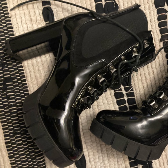 Black 🖤 Booties - Picture 8 of 9